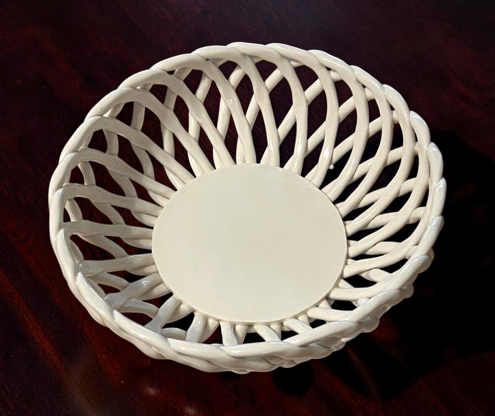 White Ceramic Lattice Pattern Round Decorative Bowl One-Piece Cracker Barrel
